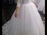 Свадебное платье 42-44 размер МО шлейфом, кружево.