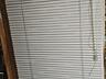Недорого жалюзи горизонтальные 3 шт на 60- 74- 75 см по ширине