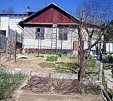 Полдома+5 соток меняю на 3-ком. в Кишинёве или продам!
