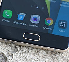 Продаем срочно недорого, новый в упаковке, телефон Samsung Galaxy A7.