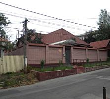 Центр 11 сот. реально 14 +дом 1 эт 140м погреб, гараж, сауна 320000 ев