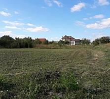 Будешты. Участок. Очень красивый участок, прекрасный вид, хорошее место.