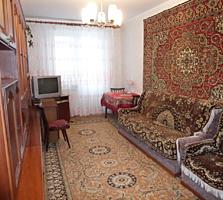 Apartament cu 2 odai la Riscani, stare buna, de mijloc, bilateral.