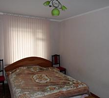 Apartament cu 3 odai, seria 143, de mijloc, cu 2 logie, debara. Centru.