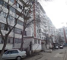 Мирча чел Бэтрын, 3-комн., 2/9 этаж, хорошая планировка, 3 балкона!