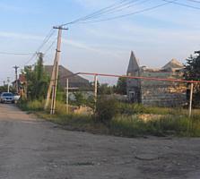 26 соток под строительство с недостроенном доме, в новом районе