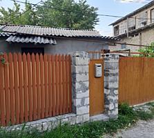 Jumatate de casa, 57 m2, stare buna, incalzire autonoma, parcare!