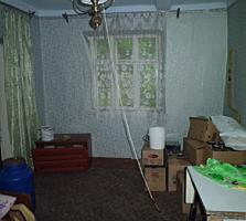 Срочно продаем дом, р-он Сорокской, без ремонта, огород 7 соток, 13500е