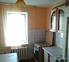 2-комнатная, 9/9 с тех.этажом центр Чекана 143серия договоримся