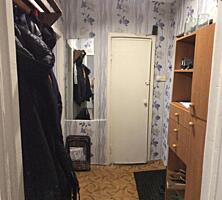 Продам однокомнатную в районе Кировского.