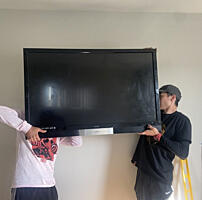 Установить телевизор на стену. Montarea televizorului pe perete.