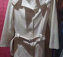 Пальто женское белое размер 44-46 б/у с поясом, Италия