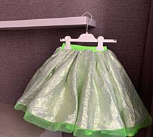 Зеленый нарядный костюм(юбка и боди)