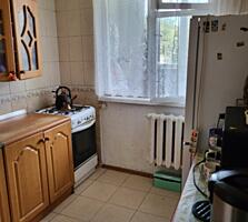 Продам 3кв. 63кв. м. на вул. Космонавтів / парк Горького