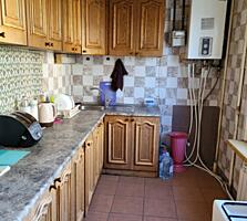 Продам 4кімн., 87кв. м., АГВ, будинок Меблів/ вул. І. Рабіна