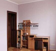 Продам дом на ул. Богатырской, Оболонский р-н, в закрытом КГ. Продам .