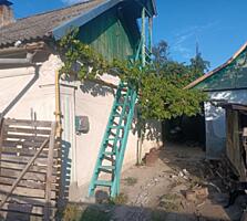 Дом, Меренешты, правая сторона.