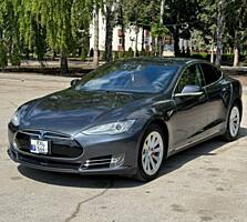 Тесла модель S 2015 год Р85Д