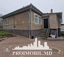 Vă propunem spre vânzare această casă în Codru, str. Dragomirna, cu ..