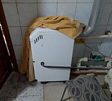 Продам полдома возле роддома вход отдельный в Бендерах