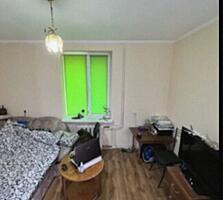 Большая комната в общежитии с балконом, ремонт, с мебелью частично