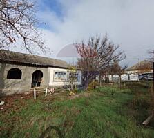 Casă bătrânească de vânzare – 112 m², 26 ari teren- Comuna Botnărești,