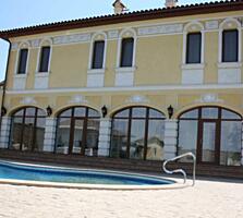 Предлагается к продаже двухэтажный дом 310 кв.м в Фонтанке. На первом 