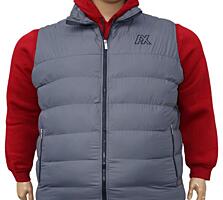 Большого размера мужская жилетка на синтепоне.