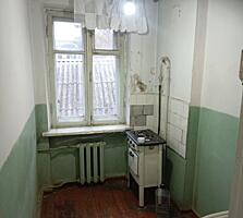 Продам 2-ком. кв. 2/2 Центр г. Бендеры под ремонт.