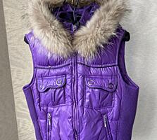 Vestă p/u femei, glugă detașabilă cu blana naturală. Mărime: S.