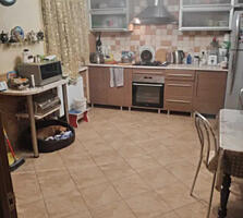 Продам дом с действующим магазином в пгт Кремидовка