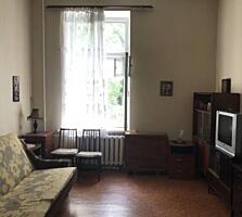 Продам двухкомнатную квартиру. Статус коммуна. Две смежные комнаты , .