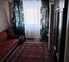 В продаже комната в коммунальной квартире на среднем этаже в центре ..