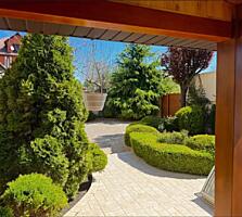 Продам двухэтажный дом 300 кв. м., ул. Дм. Донского/Сакко.