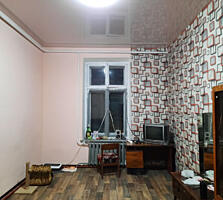 Большая 5ти комнатная комунальная квартира в парке Шевченка.