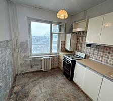 Трехкомнатная на Кавказе (3 балкона, кладовая) 6/9 этаж