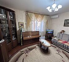 Предлагается к продаже трехкомнатная квартира в крепком доме старого .