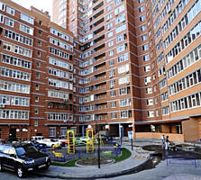 Продається простора 2-кімнатна квартира з ремонтом і меблями біля ...