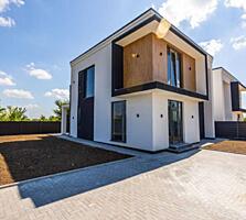 Vă propunem spre vînzare această casă în2 nivele,amplasată în Poiana .