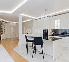 Vă propunem spre vânzare apartament cu trei odăi și living în casă de 