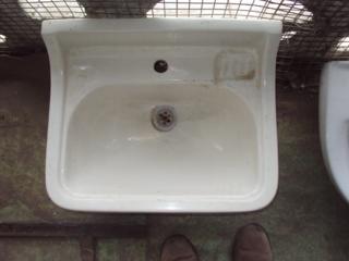 Продаю умывальники керамические, нержавеющие, ножку для умывал. Б/у.