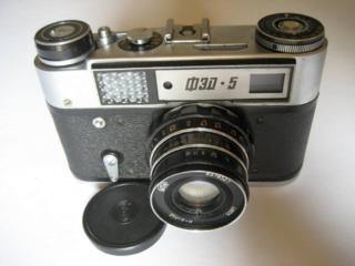 Фотоаппарат ФЭД-5 с комплектом оборудования для производства фото.