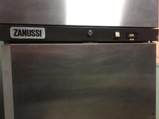 Морозильный шкаф из нержавеющей стали ZANUSSI (Япония).