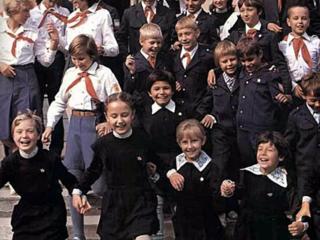 Куплю пионерскую, школьную форму СССР на мальчика и девочку; ИГРУШКИ