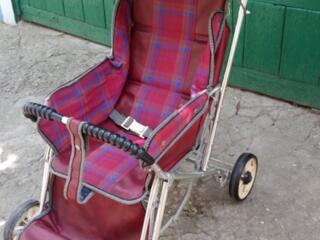 Продается надежная прогулочная детская коляска.