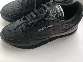 Продам новые кроссовки Reebok