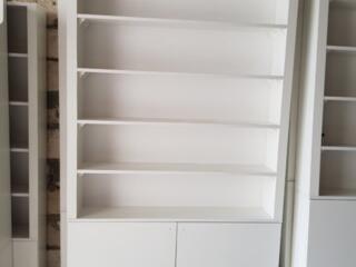 Стелажи в идеальном состоянии.