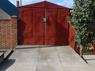 Сдам высокий, вместительный гараж с электричеством. Балка