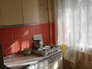 Пропонується на продаж двокімнатна квартира на Кримському бульварі.