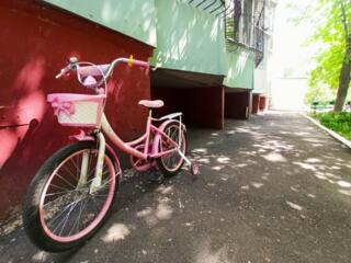 Продам детский велосипед для девочки в хорошем состоянии цвет розовый
